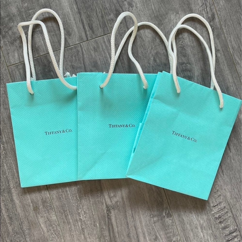 Tiffany’s Official Gift Bags!! Size Small!!